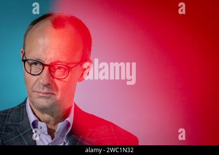 Abschlusspressekonferenz zur Klausurtagung des CDU-Bundesvorstandes Friedrich Merz Parteivorsitzender, Christlich Demokratische Union Deutschlands BEI der Pressekonferenz zum Abschluss der Klausurtagung des CDU-Bundesvorstellung der Heidelberger Erklaerung zum Grundsatzum programm der 13.01.2024 Heidelberg Baden-Wuerttemberg Heidelberg *** Conférence de presse de clôture de la réunion à huis clos du Comité exécutif fédéral de la CDU Friedrich Merz Président du Parti, Union chrétienne-démocrate d'Allemagne à la conférence de presse à l'issue de la réunion à huis clos de la CDU FEDER Banque D'Images