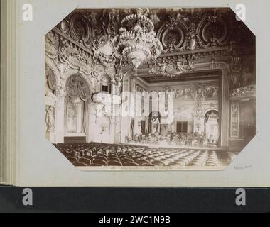 Intérieur de l'Opéra de Monte-Carlo à Monaco, Jean Gilletta, 1896 photographie cette photo fait partie d'un album. Monaco support photographique albumen print opéra maison Montecarlo Banque D'Images