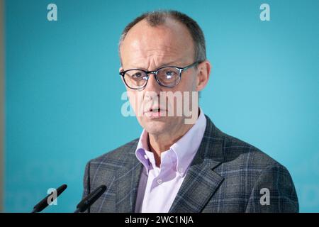 Abschlusspressekonferenz zur Klausurtagung des CDU-Bundesvorstandes Friedrich Merz Parteivorsitzender, Christlich Demokratische Union Deutschlands BEI der Pressekonferenz zum Abschluss der Klausurtagung des CDU-Bundesvorstellung der Heidelberger Erklaerung zum Grundsatzum programm der 13.01.2024 Heidelberg Baden-Wuerttemberg Heidelberg *** Conférence de presse de clôture de la réunion à huis clos du Comité exécutif fédéral de la CDU Friedrich Merz Président du Parti, Union chrétienne-démocrate d'Allemagne à la conférence de presse à l'issue de la réunion à huis clos de la CDU FEDER Banque D'Images