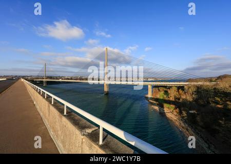 Blick von der Brücke Pont Albert-Louppe auf die Brücke Pont de l Iroise über den Elorn BEI der Mündung in die Bucht Rade de Brest, Plougastel-Daoulas, Département Finistère Penn-ar-Bed, région Bretagne Breizh, Frankreich *** vue du pont Albert Louppe au pont Pont de l'Iroise sur l'Elorn à l'embouchure de la baie Rade de Brest, Plougastel Daoulas, Département Finistère Penn ar Bed, région Bretagne Breizh, France Banque D'Images