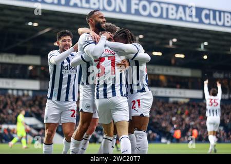 West Bromwich, Royaume-Uni. 13 janvier 2024. Les joueurs de West Bromwich Albion célèbrent le but avec le buteur, #31, Tom Fellows lors du match de championnat EFL Sky Bet entre West Bromwich Albion et Blackburn Rovers aux Hawthorns, West Bromwich, Angleterre le 13 janvier 2024. Photo de Stuart Leggett. Usage éditorial uniquement, licence requise pour un usage commercial. Aucune utilisation dans les Paris, les jeux ou les publications d'un seul club/ligue/joueur. Crédit : UK Sports pics Ltd/Alamy Live News Banque D'Images