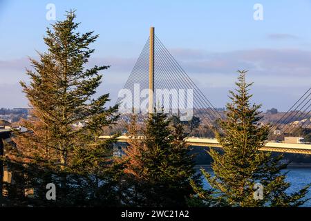 Blick von der Brücke Pont Albert-Louppe auf die Brücke Pont de l Iroise über den Elorn BEI der Mündung in die Bucht Rade de Brest, Plougastel-Daoulas, Département Finistère Penn-ar-Bed, région Bretagne Breizh, Frankreich *** vue du pont Albert Louppe au pont Pont de l'Iroise sur l'Elorn à l'embouchure de la baie Rade de Brest, Plougastel Daoulas, Département Finistère Penn ar Bed, région Bretagne Breizh, France Banque D'Images