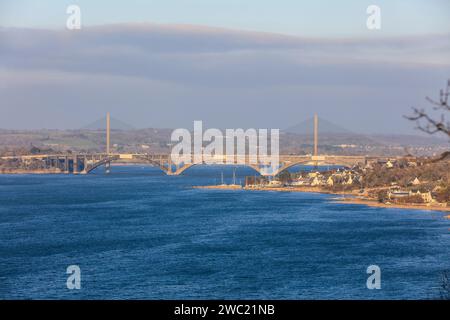 Blick auf die Brücken Pont Albert-Louppe und Pont de l Iroise über den Elorn BEI der Mündung in die Bucht Rade de Brest,, Plougastel-Daoulas, Département Finistère Penn-ar-Bed, région Bretagne Breizh, Frankreich *** vue des ponts Pont Albert Louppe et Pont de l'Iroise sur l'Elorn à l'embouchure de la baie Rade de Brest, Plougastel Daoulas, Département Finistère Penn ar Bed, région Bretagne Breizh, France Banque D'Images