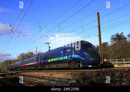 Hull trains 802303 Paragon train, East Coast main Line Railway ; Peterborough, Cambridgeshire, Angleterre Banque D'Images