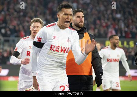 Davie Selke (1. FC Koeln, #27) bejubelt sein Tor zum 1:0. Dahinter Florian Kainz (1. FC Koeln, #11) et Linton Maina (1. FC Koeln, #37). Fussball : 1. Bundesliga, saison 2023/2024, 17. Spieltag, 1. FC Koeln - 1. FC Heidenheim 1846 am 13.01.2024 im RheinEnergieStadion in Koeln Wichtiger Hinweis : Gemaess den Vorgaben der DFL Deutsche Fussball Liga bzw. Des DFB Deutscher Fussball-Bund ist es untersagt, in dem Stadion und/oder vom Spiel angefertigte Fotoaufnahmen in Form von Sequenzbildern und/oder videoaehnlichen Fotostrecken zu verwerten bzw. verwerten zu lassen. Photo : Kirchner-Media/TH Banque D'Images