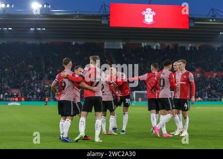 Southampton, Royaume-Uni. 13 janvier 2024. L'attaquant de Southampton Adam Armstrong (9) marque un BUT 2-0 et célèbre le milieu de terrain de Southampton Stuart Armstrong (17) lors du Southampton FC v Sheffield Wednesday FC Sky BET EFL Championship match au St.Mary's Stadium, Southampton, Angleterre, Royaume-Uni le 13 janvier 2024 Credit : Every second Media/Alamy Live News Banque D'Images
