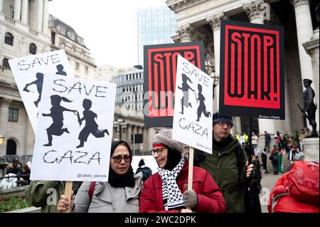 13 janvier 2024. Des centaines de milliers de manifestants se réunissent à Bank dans la ville de Londres dans le cadre d'une manifestation mondiale en soutien à Palest Banque D'Images