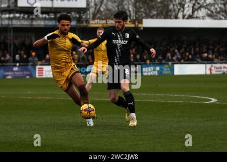 Kian Spence de Barrow AFC sur le ballon lors du match de Sky Bet League 2 entre Sutton United et Barrow au Knights Community Stadium, Gander Green Lane, Sutton le samedi 13 janvier 2024. (Photo : Tom West | MI News) crédit : MI News & Sport / Alamy Live News Banque D'Images