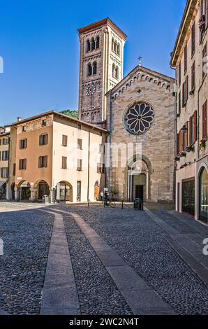 Italie, Lombardie Côme, Piazza San Fedele avec l'église de San Fedele Banque D'Images