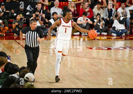 Les Trojans de Californie du Sud gardent Isaiah collier (1) lors d'un match de basket-ball de la NCAA, dimanche 10 décembre 2023, à Los Angeles. Les Trojans de l'USC perdent contre les 49ers de long Beach State 84-79. (Dylan Stewart/image du sport) Banque D'Images