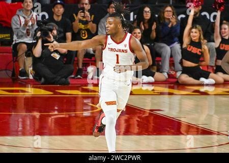 Les Trojans de Californie du Sud gardent Isaiah collier (1) lors d'un match de basket-ball de la NCAA, dimanche 10 décembre 2023, à Los Angeles. Les Trojans de l'USC perdent contre les 49ers de long Beach State 84-79. (Dylan Stewart/image du sport) Banque D'Images