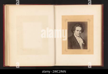 Production photographique d'un portrait peint de Ludwig van Beethoven par Carl Jaeger, Anonyme, d'après Carl Jaeger, en ou après 1870 - en ou avant 1872 photographie papier photo imprimé albumen, peinture. portrait du compositeur Banque D'Images
