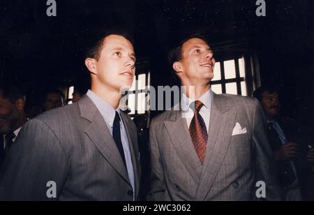 Frederiksborg, Danemark /15 juin 1998/la reine margrethe II avec les deux fils héritent du prince frederik et pricne joachim à Frederiksborg Danemark. (Photo.Francis Joseph Dean/Dean Pictures) Banque D'Images