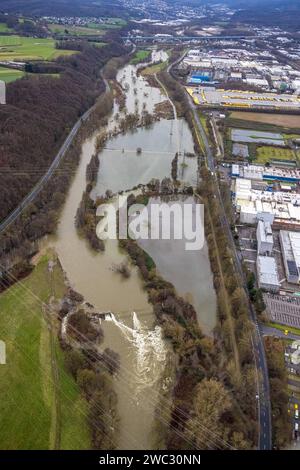 Luftbild vom Weihnachtshochwasser 2023, Fluss Lenne Verbandsstraße zwischen Überschwemmungsgebiet und Buschmühlenstraße, tritt über die Ufer, Renaturierung, hinten Autobahn A45 mit Talbrücke Lennetal, Boele, Hagen, Ruhrgebiet, Nordrhein-Westfalen, Deutschland ACHTUNGxMINDESTHONORARx60xEURO *** vue aérienne de l'inondation de Noël 2023, la zone inondable de la rivière Lenne entre Verbandsstraße et Buschmühlenstraße, déborde ses rives, renaturation, derrière l'autoroute A45 avec le pont de vallée Lennetal, Boele, Hagen, région de la Ruhr, Rhénanie du Nord-Westphalie, Allemagne ATTENTIONxMINDESTHONORARx60xEURO Banque D'Images