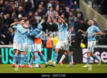 Oscar Bobb de Manchester City célèbre le troisième but de son équipe lors du match de Premier League à St. James' Park, Newcastle upon Tyne. Date de la photo : samedi 13 janvier 2024. Banque D'Images