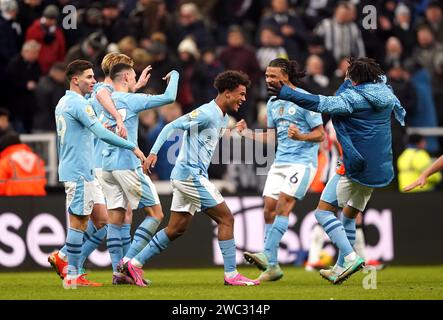 Oscar Bobb de Manchester City célèbre le troisième but de son équipe lors du match de Premier League à St. James' Park, Newcastle upon Tyne. Date de la photo : samedi 13 janvier 2024. Banque D'Images