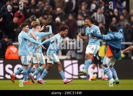 Oscar Bobb de Manchester City célèbre le troisième but de son équipe lors du match de Premier League à St. James' Park, Newcastle upon Tyne. Date de la photo : samedi 13 janvier 2024. Banque D'Images