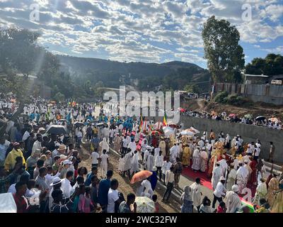 Gondar, Éthiopie, 19 janvier 2023 ; foule célébrant Timkat, une célébration orthodoxe éthiopienne à Gondar, Éthiopie Banque D'Images