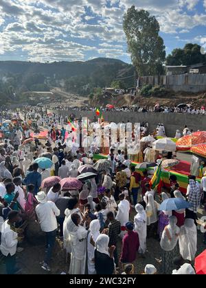 Gondar, Éthiopie, 19 janvier 2023 ; foule célébrant Timkat, une célébration orthodoxe éthiopienne à Gondar, Éthiopie Banque D'Images