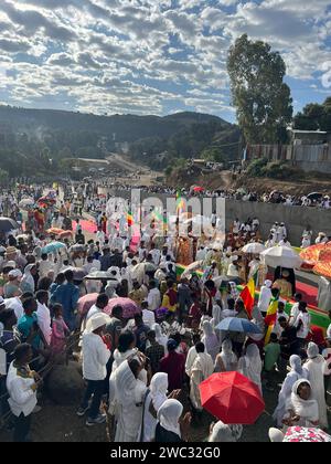 Gondar, Éthiopie, 19 janvier 2023 ; foule célébrant Timkat, une célébration orthodoxe éthiopienne à Gondar, Éthiopie Banque D'Images