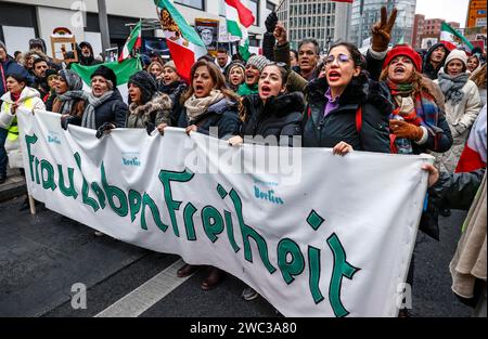 Manifestation de solidarité avec les manifestations en Iran et commémoration du meurtre de personnes par le régime mollah, Berlin, 19 novembre 2022 Banque D'Images