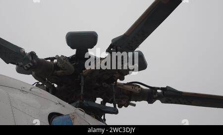 Gros plan d'une partie du corps du rotor principal d'hélicoptère Banque D'Images