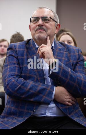 St. Petersburg, Russie. 13 janvier 2024. Candidat présidentiel russe du parti Initiative civile Boris Nadezhdin vu lors d'une réunion avec ses partisans à Saint-Pétersbourg. Boris Nadezhdin, candidat aux élections présidentielles de 2024 du parti Initiative civile contre l'actuel président Vladimir Poutine, a tenu une réunion avec ses partisans à St. Petersburg, parlant de son programme présidentiel et répondant aux questions des gens. Crédit : SOPA Images Limited/Alamy Live News Banque D'Images