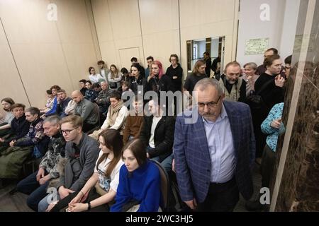 St. Petersburg, Russie. 13 janvier 2024. Candidat présidentiel russe du parti Initiative civile Boris Nadezhdin vu lors d'une réunion avec ses partisans à Saint-Pétersbourg. Boris Nadezhdin, candidat aux élections présidentielles de 2024 du parti Initiative civile contre l'actuel président Vladimir Poutine, a tenu une réunion avec ses partisans à St. Petersburg, parlant de son programme présidentiel et répondant aux questions des gens. (Photo Artem Priakhin/SOPA Images/Sipa USA) crédit : SIPA USA/Alamy Live News Banque D'Images