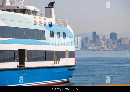 Bateau Rio x Niteroi à Rio de Janeiro, Brésil - 8 juin 2023 : détails du bateau qui traverse Rio de Janeiro et Niteroi. Banque D'Images