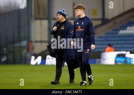 Dean Pickering SNR. (À gauche - Oldham Kit Man) lors du Isuzu FA Trophy match entre Oldham Athletic et Hendon à Boundary Park, Oldham le samedi 13 janvier 2024. (Photo : Thomas Edwards | MI News) crédit : MI News & Sport / Alamy Live News Banque D'Images