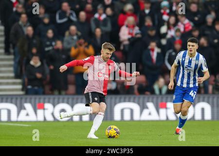 Southampton, Royaume-Uni. 13 janvier 2024. Le milieu de terrain de Southampton Stuart Armstrong (17) en action lors du Southampton FC v Sheffield Wednesday FC SKY BET EFL Championship Match au St.Mary's Stadium, Southampton, Angleterre, Royaume-Uni le 13 janvier 2024 Credit : Every second Media/Alamy Live News Banque D'Images