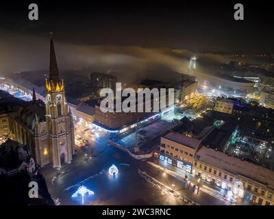 Vue aérienne mystérieuse Novi Sad smoggy, Serbie. Photo de haute qualité Banque D'Images