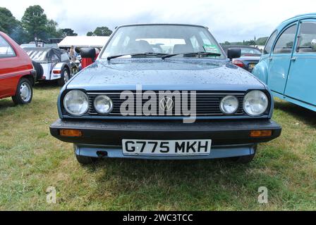 Une Volkswagen Polo de 1989 stationnée au 48th Historic Vehicle Gathering, Powderham, Devon, Angleterre, Royaume-Uni. Banque D'Images