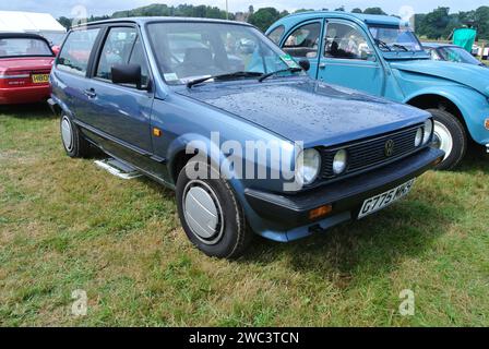 Une Volkswagen Polo de 1989 stationnée au 48th Historic Vehicle Gathering, Powderham, Devon, Angleterre, Royaume-Uni. Banque D'Images