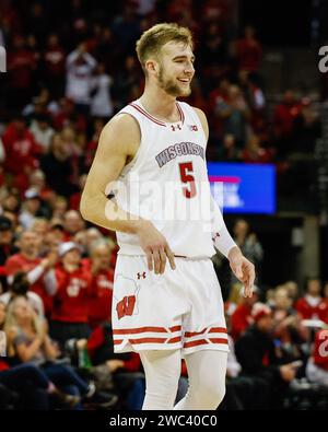 Madison, WISCONSIN, États-Unis. 13 janvier 2024. Tyler Wahl (5), attaquant des Badgers du Wisconsin, lors du match de basketball de la NCAA entre les Wildcats du Northwestern et les Badgers du Wisconsin au Kohl Center de Madison, WISCONSIN. Darren Lee/CSM/Alamy Live News Banque D'Images