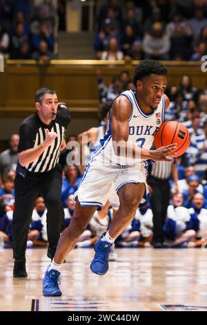 Durham, Caroline du Nord, États-Unis. 13 janvier 2024. 1/13/24 - Durham, NC - Duke Blue Devils garde Jeremy Roach #3 va chercher un panier sur la défense des Georgia Tech Yellow Jackets pendant la seconde moitié du match au Cameron Indoor Stadium à Durham, Caroline du Nord.Zuma Press (image de crédit : © Hunter Cone/ZUMA Press Wire) USAGE ÉDITORIAL SEULEMENT! Non destiné à UN USAGE commercial ! Banque D'Images