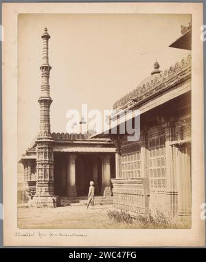 Vue de la mosquée de Rani SIPRI à Ahmedabad, Gujarat, Inde, anonyme, 1865 - 1890 photographie papier Ahmedabad. Carton albumen print temple, sanctuaire  Islam, Mohammedanism Rani SIPRI-Moskee Banque D'Images