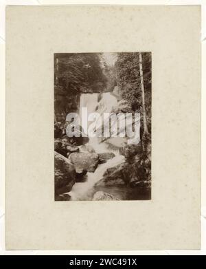Cascades près de Triberg, Anonymous, 1883 - 1890 photographie Triberg dans le papier de la Forêt Noire. Cascade d'albumen en carton Triberg dans la Forêt Noire Banque D'Images