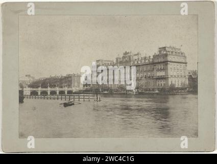 Amstel avec Amstelhotel à Amsterdam, Anonyme, 1870 - 1900 photographie support photographique inconnu. Hôtel Cardboard Amstel Banque D'Images