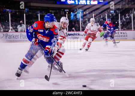 Charlotte, Caroline du Nord, États-Unis. 13 janvier 2024. Charlotte Checkers Uvis Balinskis (16) défend Rochester Americans Mason Jobst (26) dans la Queen City Outdoor Classic au Truist Field à Charlotte, Caroline du Nord. (Scott Kinser/CSM) (image de crédit : © Scott Kinser/Cal Sport Media). Crédit : csm/Alamy Live News Banque D'Images