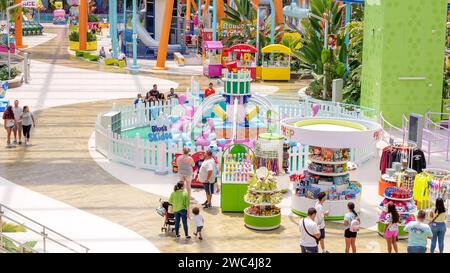 Parc d'attractions Nickelodeon Universe au centre commercial American Dreams. Le plus grand parc d'attractions intérieur des États-Unis. East Rutherford, New Jersey - Banque D'Images