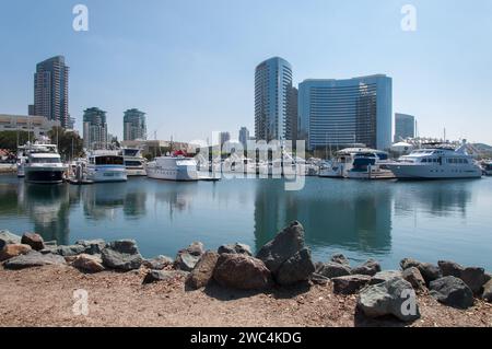 San Diego, Californie, États-Unis - 10 août 2014. Hôtels à San Diego depuis l'Embarcadero Marina Park Banque D'Images