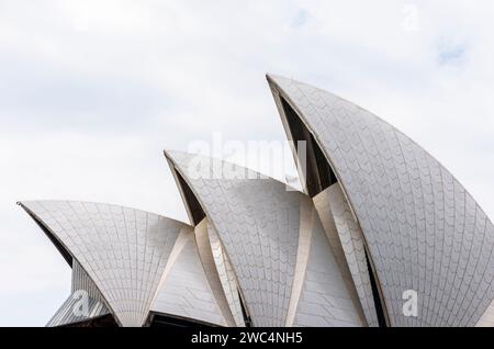 Détail des coquilles de toit en forme de voile sur l'Opéra de Sydney, Bennelong point, Sydney, Nouvelle-Galles du Sud, Australie Banque D'Images