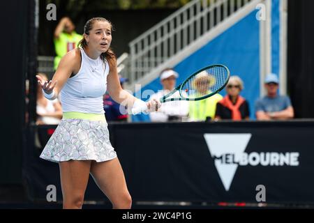 Melbourne, Australie. 14 janvier 2024. Tennis : Grand Chelem - Open d'Australie ; simple, femmes, 1e tour ; Burrage (Grande-Bretagne) contre Korpatsch (Allemagne) ; à Melbourne Park : Jodie Burrage gesticulates. Crédit : Frank Molter/dpa/Alamy Live News Banque D'Images