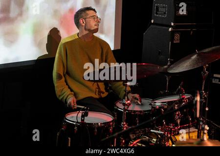 New York, New York, États-Unis. 13 janvier 2024. Mark Guiliana se produit lors du Winter JazzFest Brooklyn Marathon au Superior Ingredients à New York le 13 janvier 2024 (image de crédit : © Lev Radin/ZUMA Press Wire) USAGE ÉDITORIAL SEULEMENT! Non destiné à UN USAGE commercial ! Banque D'Images