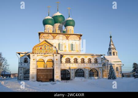 TUTAEV, RUSSIE - 02 JANVIER 2024 : ancienne cathédrale de la Résurrection du Christ par une soirée ensoleillée de janvier Banque D'Images