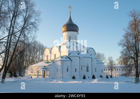 L'ancienne cathédrale de la Trinité vivifiante (1513) à Alexandrovskaya Sloboda un jour de janvier. Alexandrov. Région de Vladimir, Russie Banque D'Images