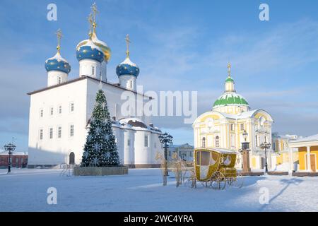 TVER, RUSSIE - 07 JANVIER 2024 : jour de janvier à la cathédrale restaurée de la Transfiguration Banque D'Images