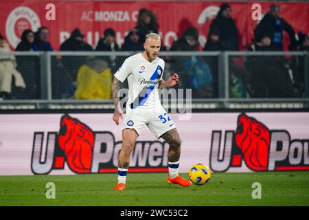 Federico DiMarco (FC Inter) lors du championnat italien de Serie A match de football entre l'AC Monza et le FC Internazionale le 13 janvier 2024 au stade U-Power de Monza, Italie - crédit : Luca Rossini/E-Mage/Alamy Live News Banque D'Images