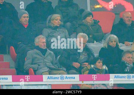 (u.li.) Paul Breitner, Dr. Fritz SCHERER, ancien président du FCB avec son épouse Claudia, dans le match FC BAYERN MUENCHEN - TSG 1899 HOFFENHEIM 3-0 le 12 janvier 2024 à Munich, Allemagne. Saison 2023/2024, 1.Bundesliga, FCB, München, match 16, 16.Spieltag © Peter Schatz / Alamy Live News - LA RÉGLEMENTATION DFL INTERDIT TOUTE UTILISATION DE PHOTOGRAPHIES comme SÉQUENCES D'IMAGES et/ou QUASI-VIDÉO - Banque D'Images